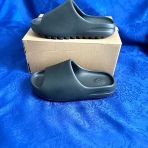 Yeezy slides onyx
